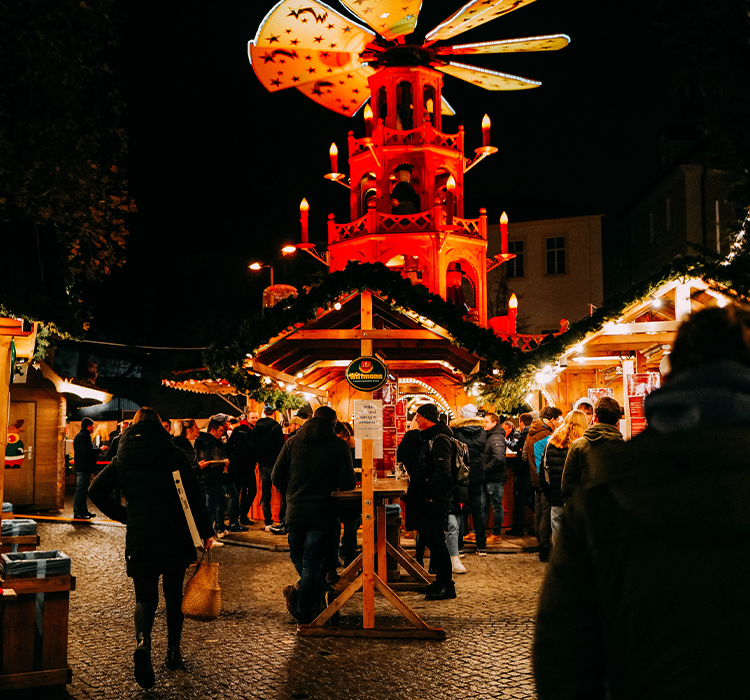 Weihnachtspyramide Landshut Hütten