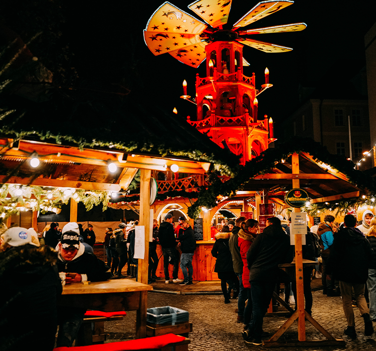 Weihnachtspyramide Landshut Hütten